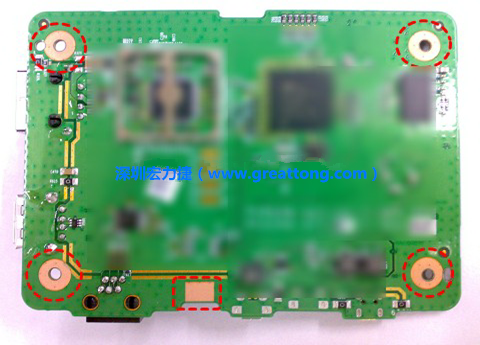 雷射后。使用雷射(Laser)去除綠漆后的效果。