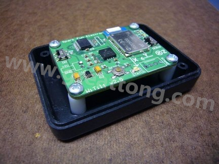 熱熔膠的牢固程度，對(duì)于非高振動(dòng)的應(yīng)用來(lái)說(shuō)已經(jīng)很足夠，而且如果你想要讓盒子另作他途，支架也可以拿掉，用酒精磨擦即可移除熱熔膠。